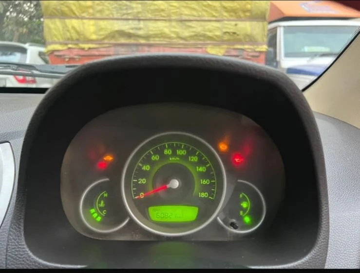 Hyundai EON - Thumbnail 9